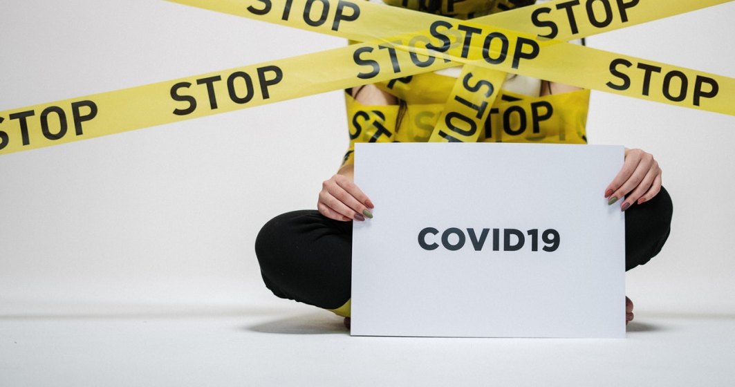 Studiu | Două coafeze cu COVID-19 au petrecut peste 15 minute cu 139 de clienți. De ce nimeni nu a fost infectat.
