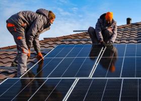Trei sferturi dintre români se gândesc să își instaleze panouri solare sau...