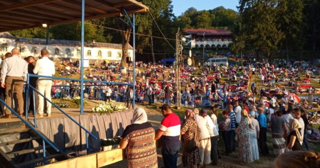 Mii se oameni participă la pelerinajul de la Mănăstirea Nicula din Cluj