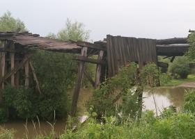FOTO | Cum arată un ”pod pietonal” în România în 2023. Autoritățile spun că a...