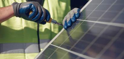 Concedieri masive la cel mai mare producător mondial de panouri fotovoltaice,...