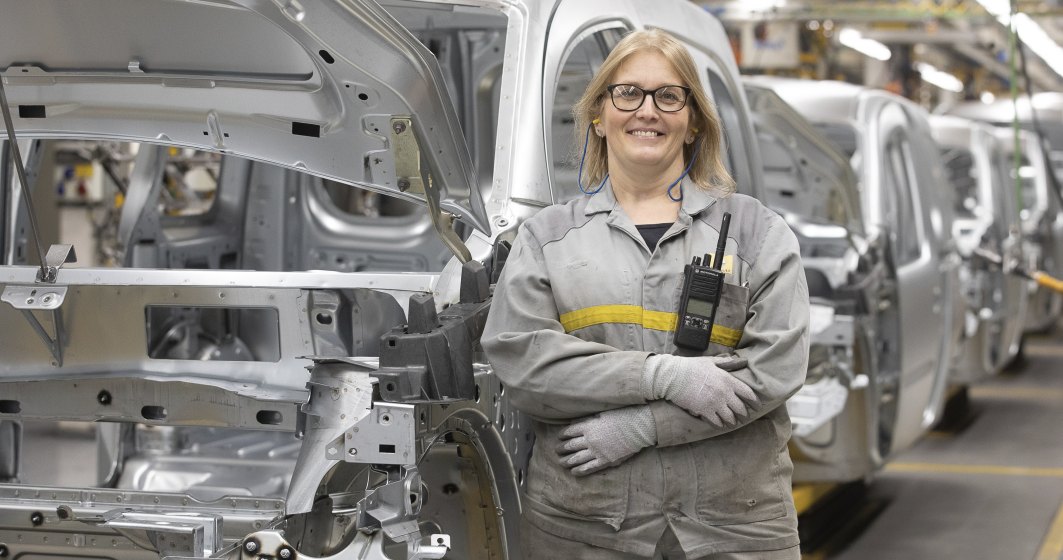 Renault, de partea egalității: Salariile angajaților femei și bărbați au ajuns la același nivel