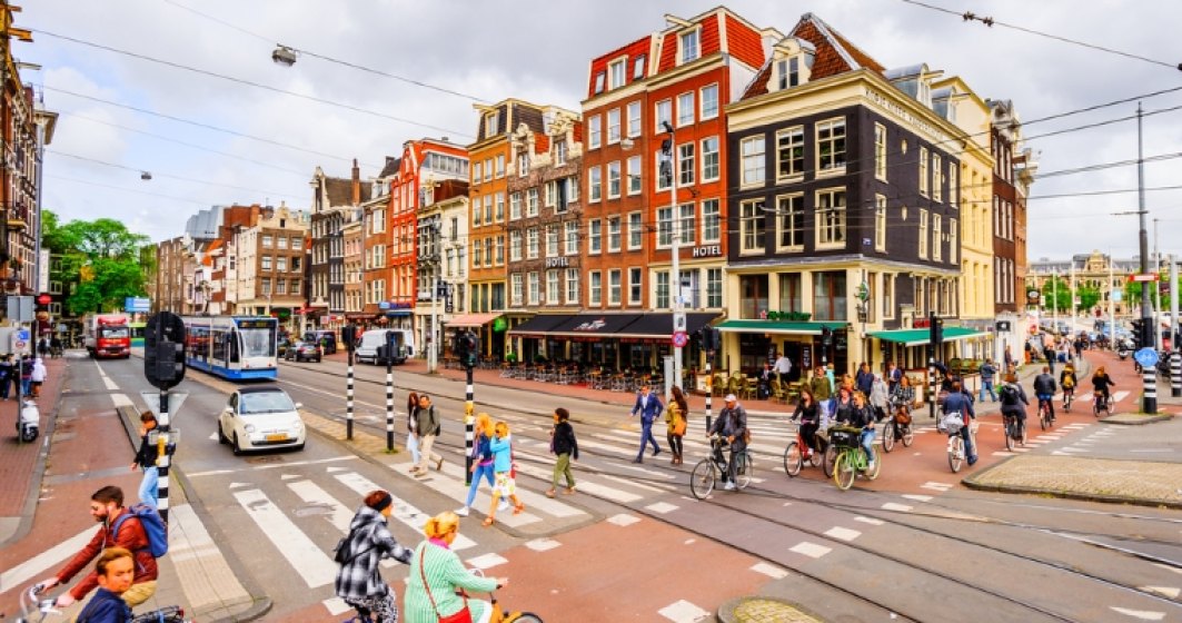 Autoritatile olandeze au arestat un suspect, care a intrat cu masina in pietoni, in Amsterdam