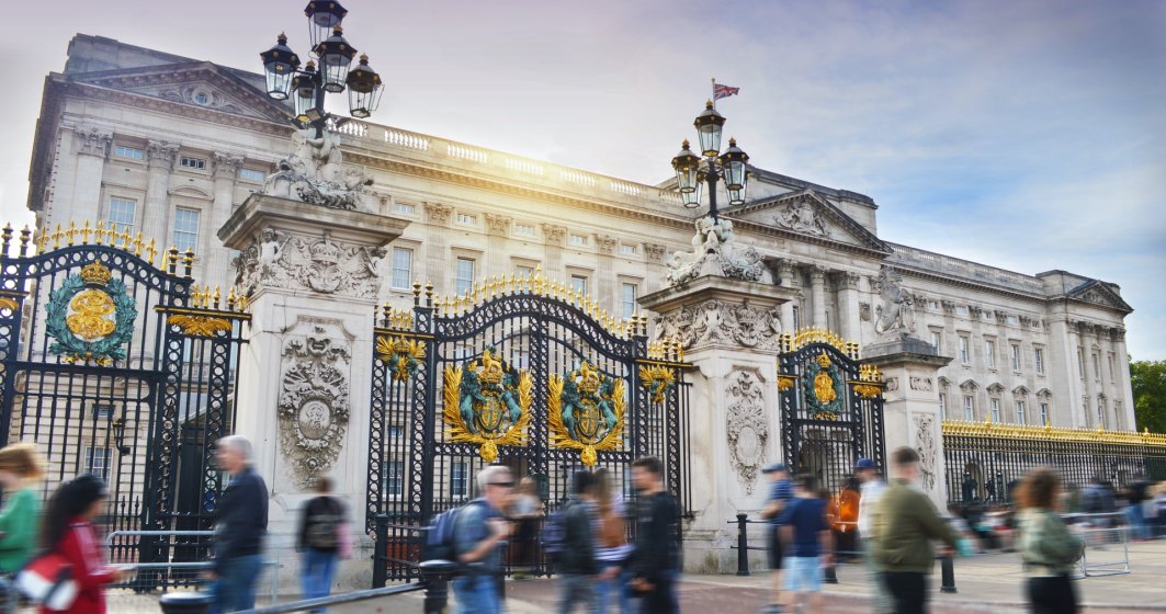 Palatul Buckingham va tăia anul acesta 380 de locuri de muncă temporare