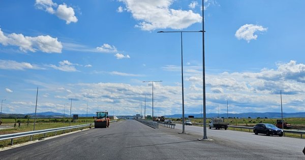 România ar putea ajunge în septembrie la 1.000 de kilometri de autostradă cu...