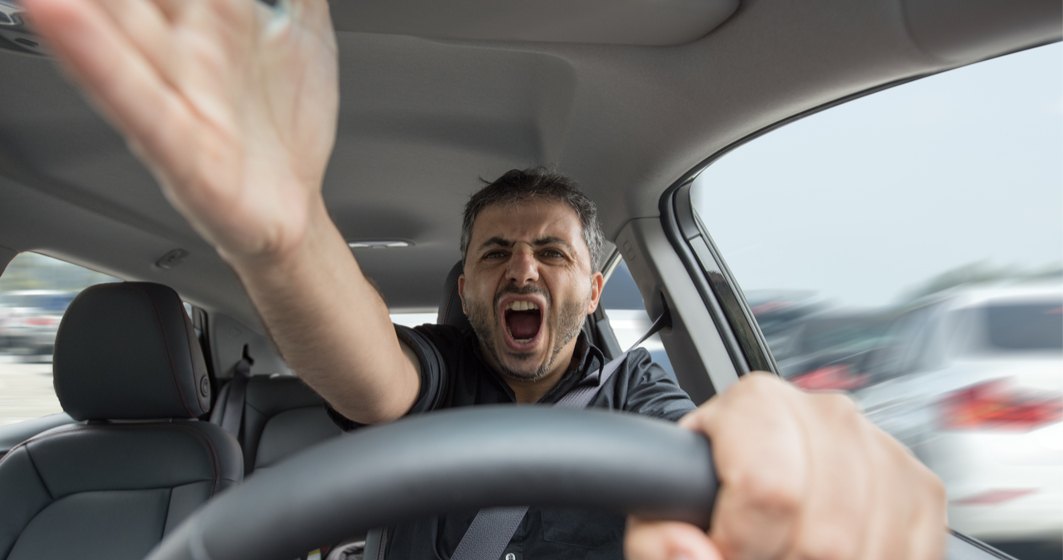 Fii treaz la volan: un șofer din zece devine furios în trafic