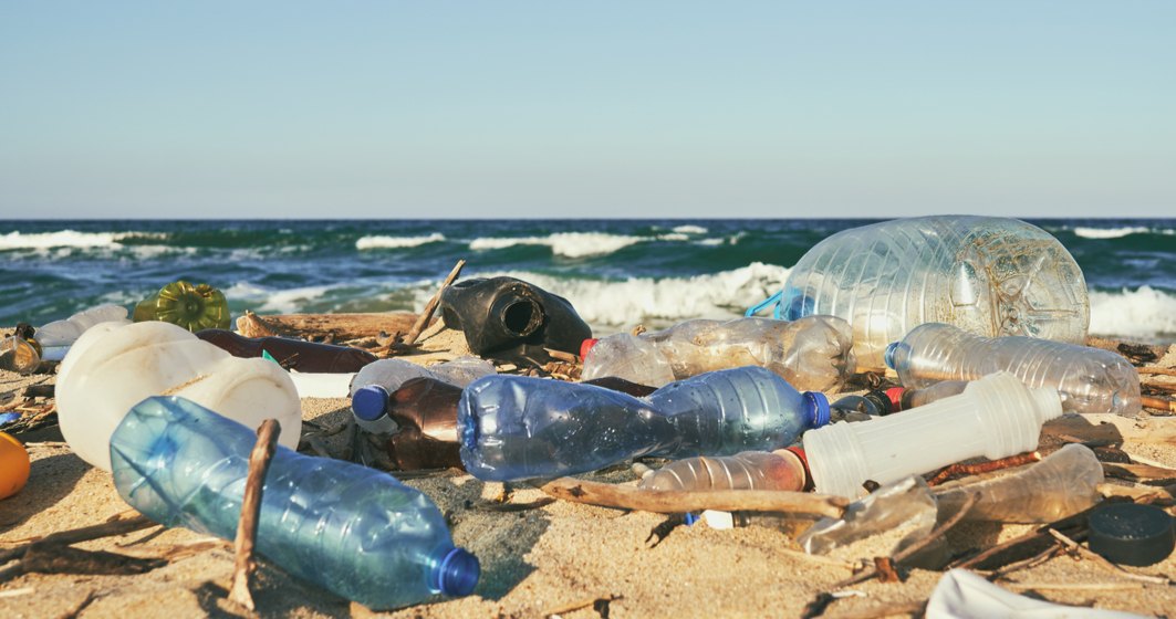 230.000 de tone de plastic sunt aruncate anual în Marea Mediterană