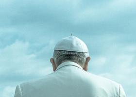 Papa Francisc: A fi gay nu e o infracțiune; persoanele LGBTQ, binevenite în...