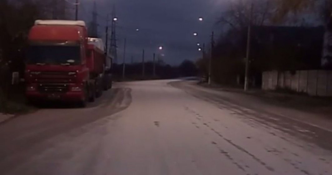Autoritățile anticipează vremea rea în București: strat gros de sare pe unul din bulevarde
