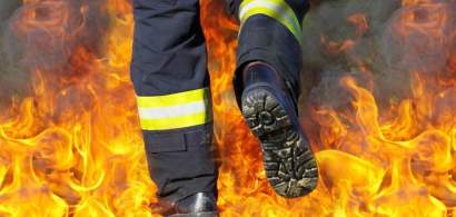Incendiul de la fabrica Solina. Pompierii se lupta cu focul de mai bine de 50...