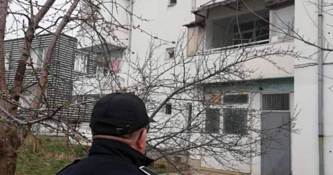 Un balcon al unui bloc din Vaslui s-a prăbușit