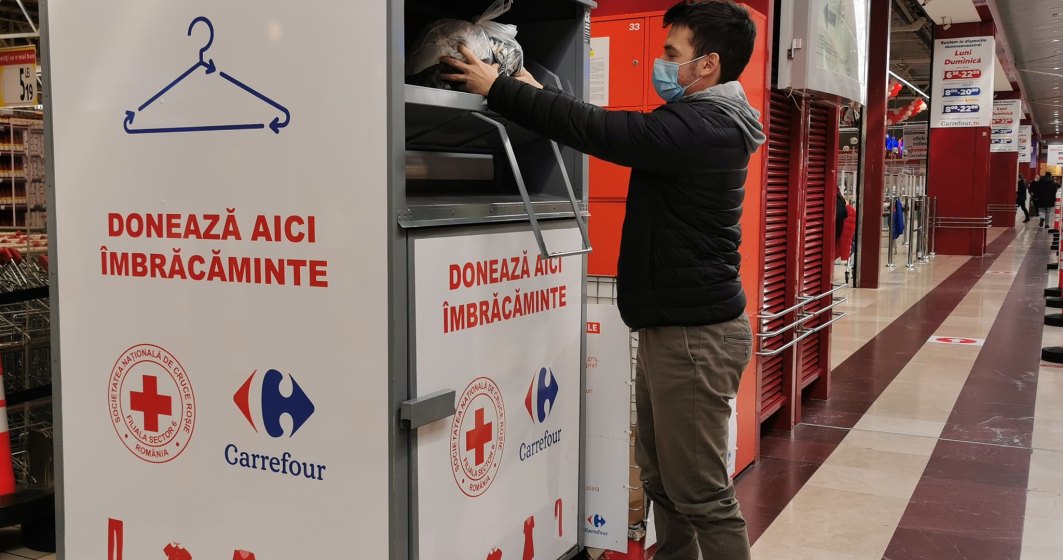 Carrefour și Crucea Roșie Română derulează un proiect de colectare și reutilizare a hainelor donate