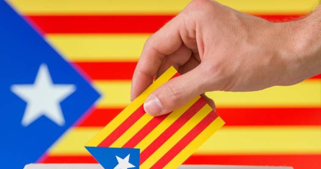 Catalanii se pronunta duminica asupra independentei regiunii lor, intr-unul dintre cele mai contestate scrutine din istorie; inca de la primele ore ale diminetii s-au format cozi la sectiile de votare
