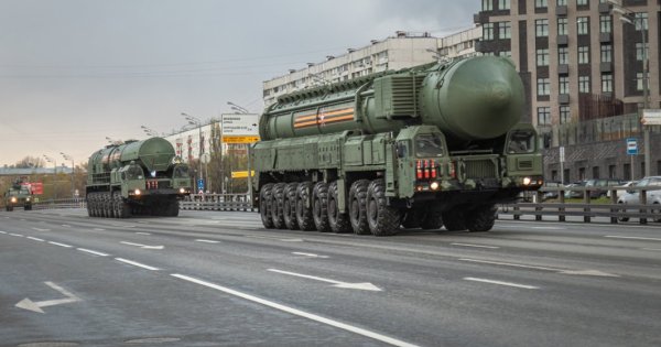 Rusia își suspendă participarea la tratatul de dezarmare nucleară New START