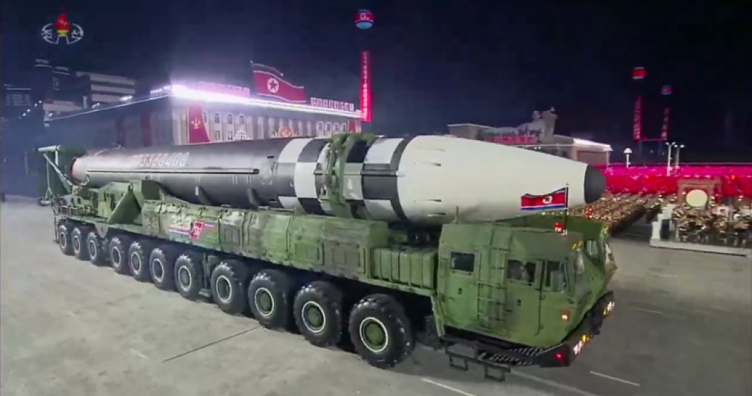 Coreea de Nord a SURPRINS cu o rachetă URIAȘĂ la parada militară de aniversare a partidului
