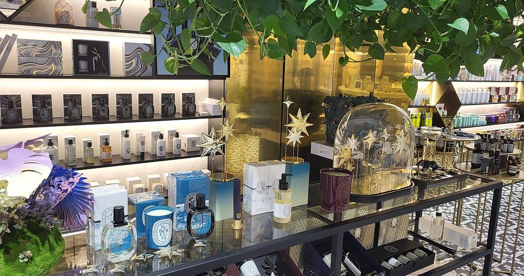 Românii încep să aibă nas pentru parfumurile scumpe: vânzările lanțului de parfumerii de nișă Beautik au crescut cu 20%