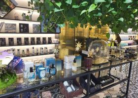 Românii încep să aibă nas pentru parfumurile scumpe: vânzările lanțului de...