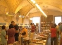 Poza 2 pentru galeria foto Humanitas si-a deshis librarie in Piata Sfatului din Brasov, langa Carturesti