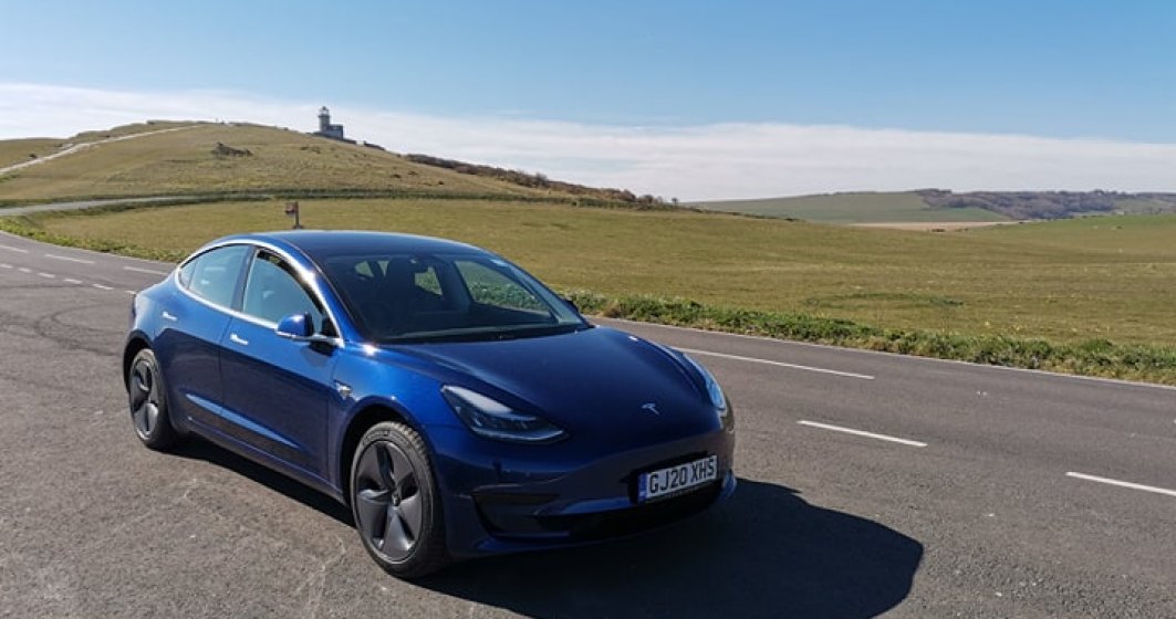 Avantajele și dezavantajele unei Tesla Model 3 aflate de la un proprietar român