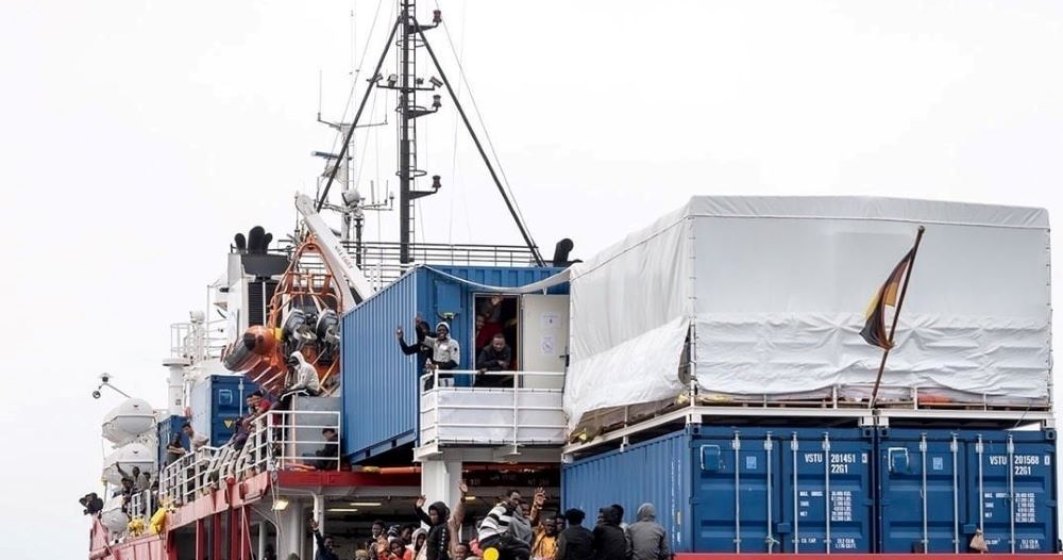 Italia a autorizat o navă umanitară cu aproximativ 800 de migranţi la bord