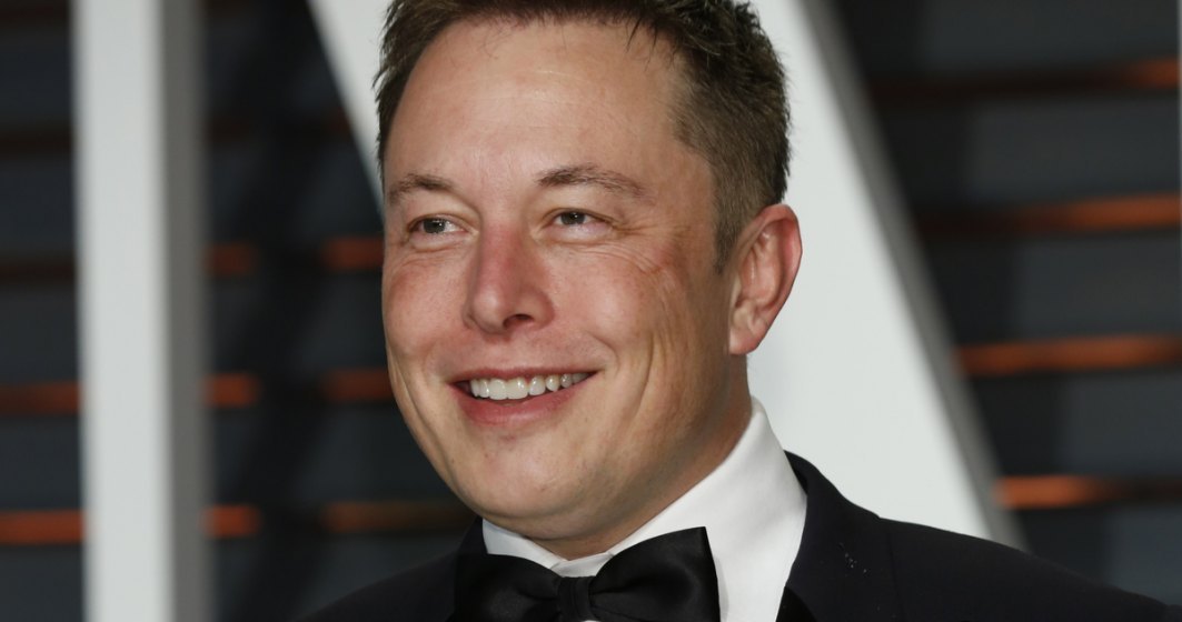 Elon Musk a lansat oficial robotul umanoid