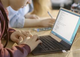 Majoritatea elevilor români nu au competențe digitale. ”Generații întregi...