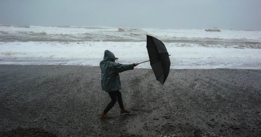 Vremea rea amenință să strice vacanța românilor de pe litoral. ANM a emis un cod galben de vânt puternic