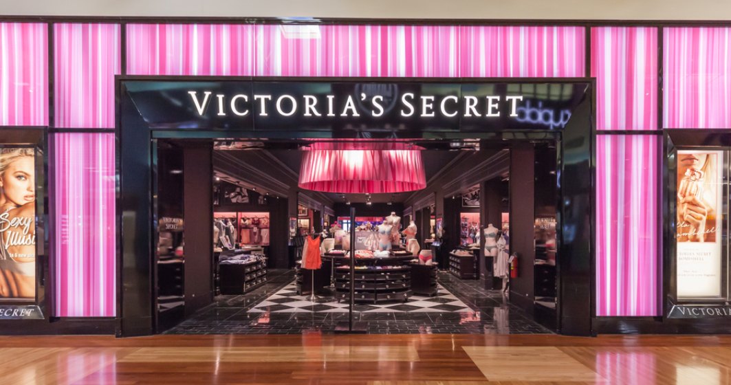 CEO-ul brandului PINK al Victoria's Secret se retrage dupa 20 de ani. Vanzarile retailerului de fashion, in scadere
