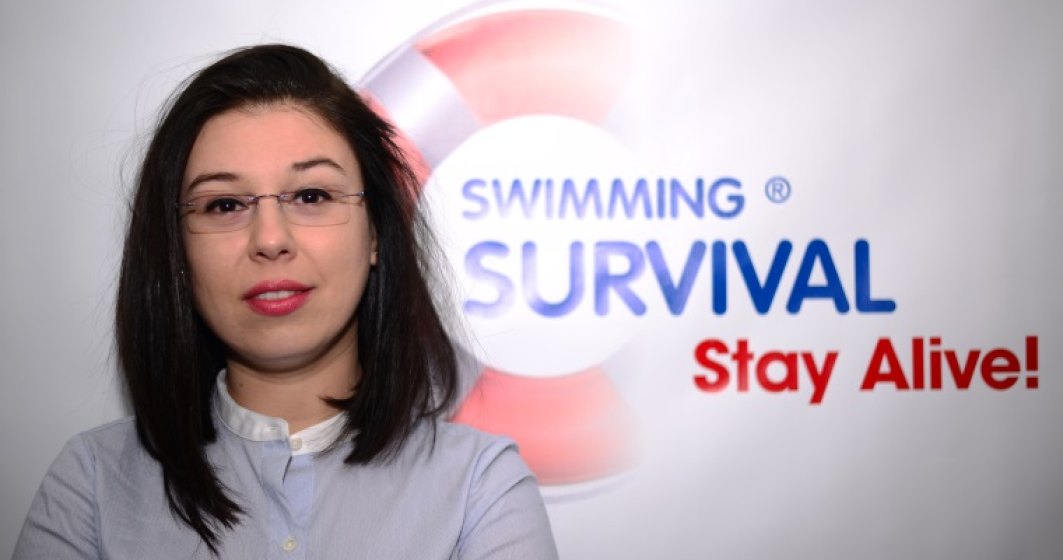 Un antrenor de natatie din Brasov a investit 18.000 euro intr-un program care te invata sa supravietuiesti in apa