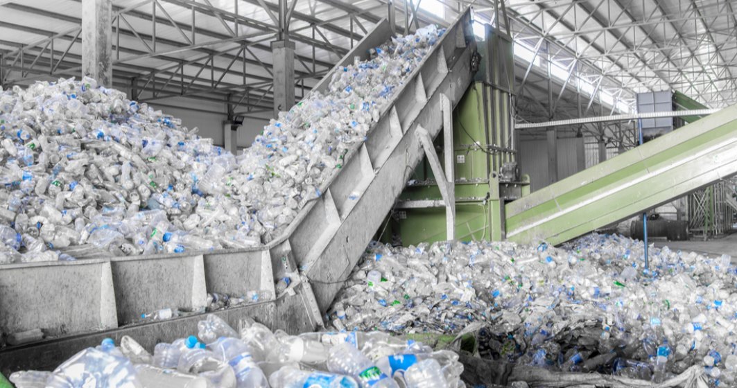 Victorie a ecologiștilor: Producătorii de plastic, de acord să folosească 30% material reciclat în producția de ambalaje