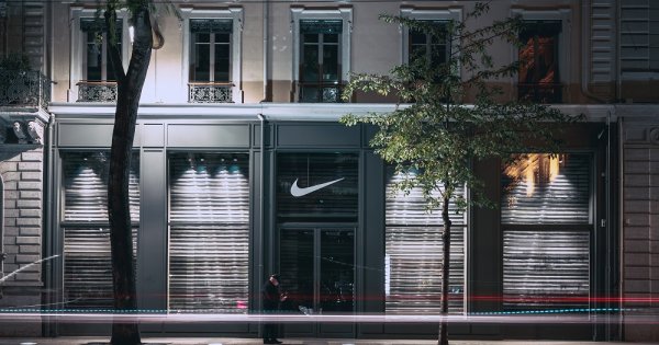 Producătorul de echipament sportiv Nike va ieşi complet de pe piaţa din Rusia