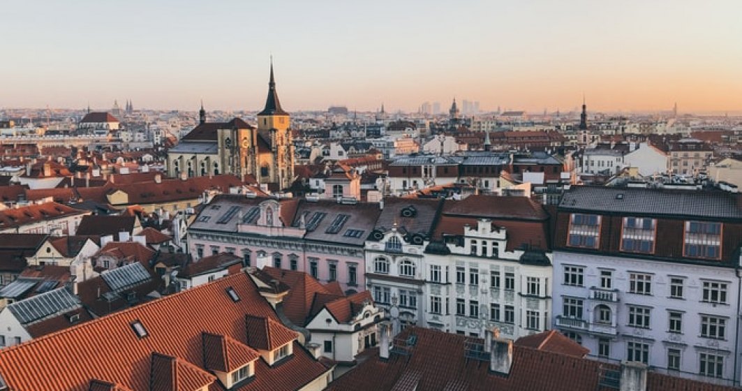 Condiții pentru românii care călătoresc în Cehia: Trebuie să te testezi pe banii tăi după ce te cazezi