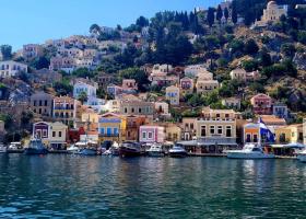 GALERIE FOTO  Vacanță în Grecia: Insula Symi, tabloul plin de culoare din...