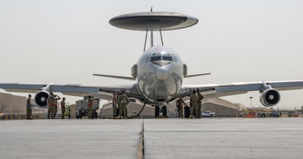 Avioanele AWACS sosesc în România. Fiecare poate supraveghea peste 300.000 km...