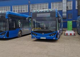 Buzăul a cumpărat 13 autobuze electrică ce „stau de vorbă” cu semafoarele