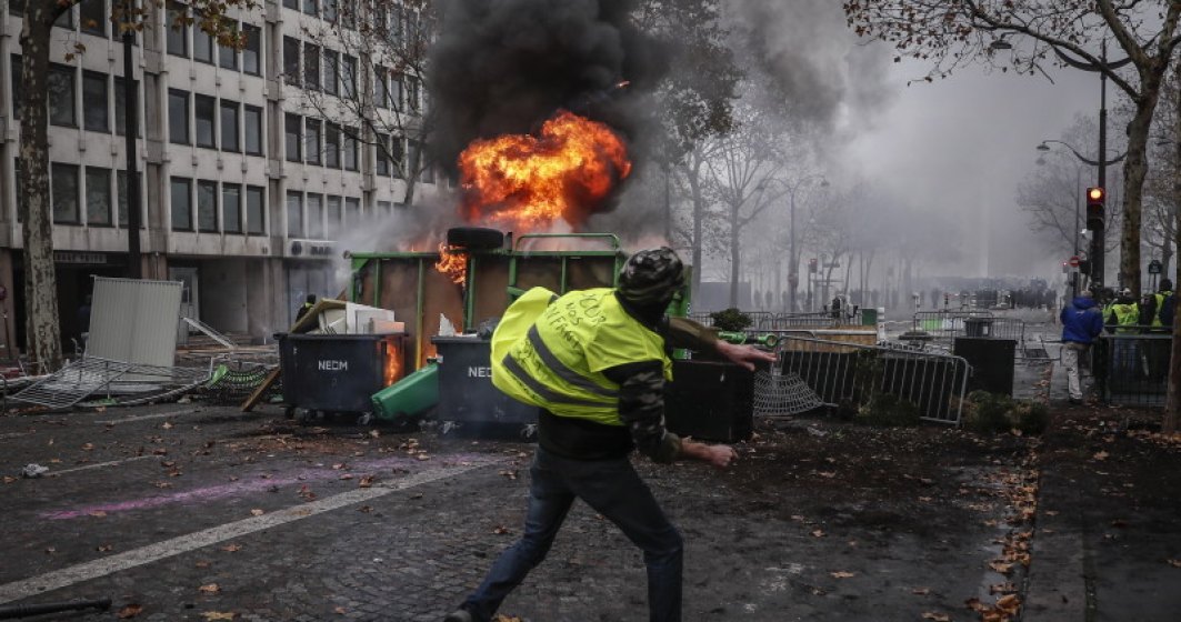 Protestul "vestelor galbene": Parisul s-a transformat in zona de lupta in al treilea weekend de manifestari, cu zeci de raniti si retinuti