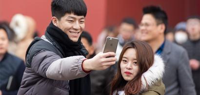 Se întoarce roata: Chinezii nu mai au voie să folosească telefoane iPhone la...