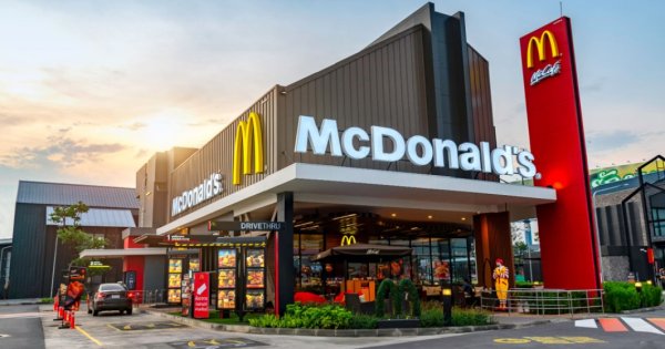 McDonald's lansează un nou concept de restaurant. Se numește CosMc's și este...
