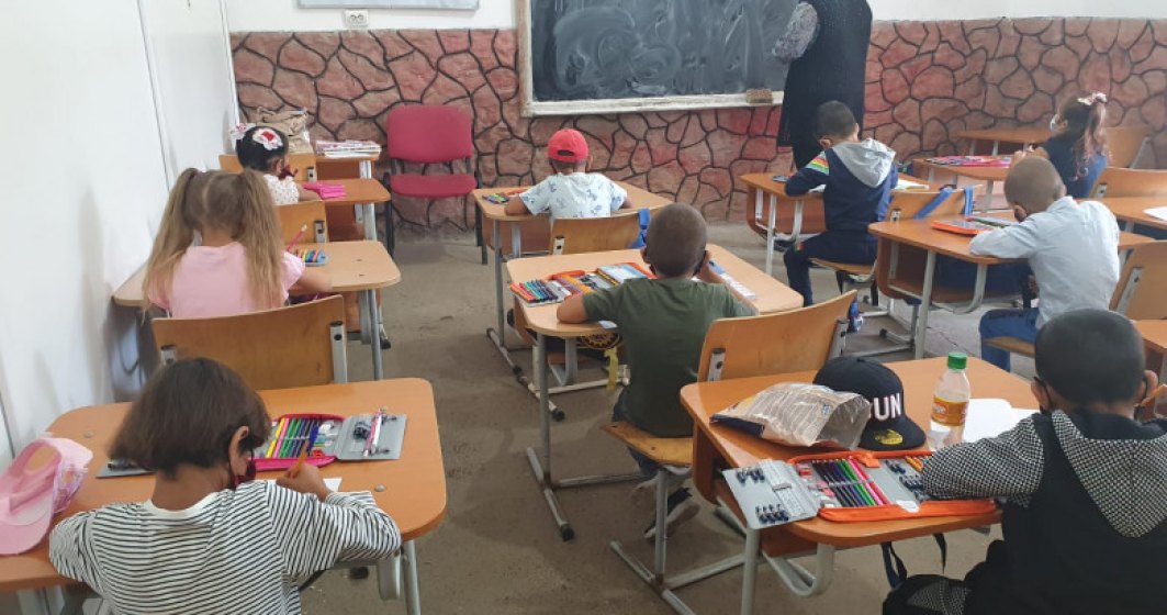 165 de elevi din Iași învață într-o SALĂ DE NUNȚI