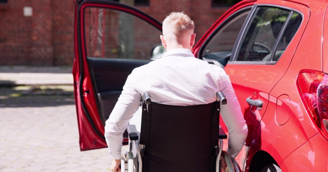 Lege: Persoanele cu dizabilități nu vor mai trebui să plătească taxa de omologare la RAR
