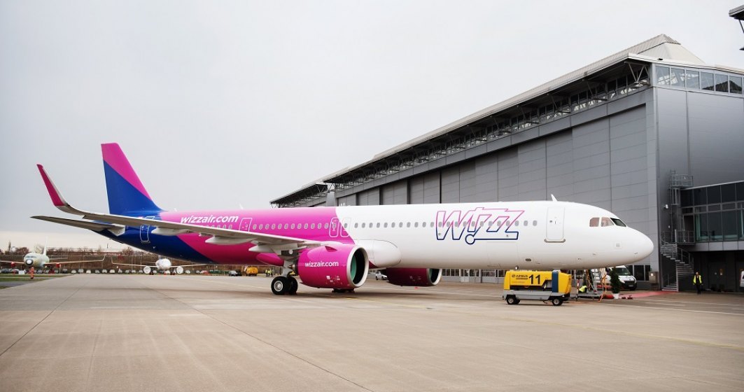 Pasagerii unei curse Wizz Air de sambata, debarcati pe tobogane din cauza unui incendiu in spatele aeronavei