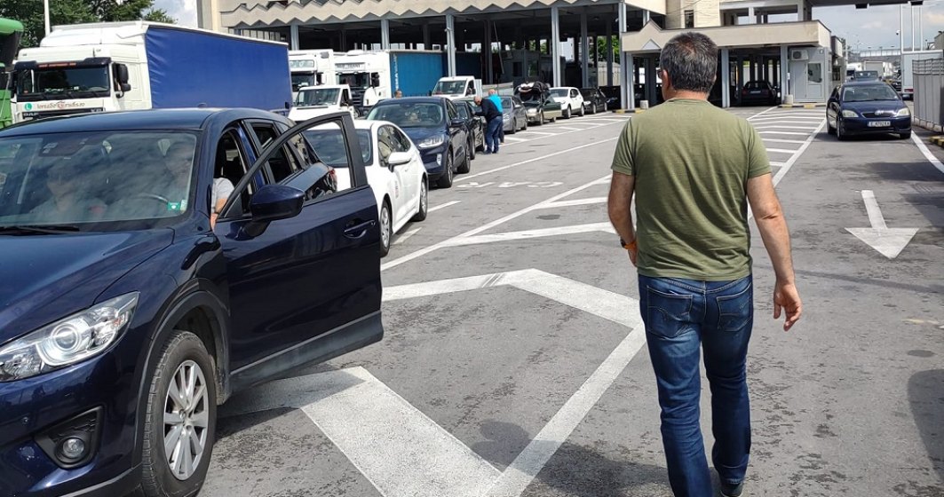 Cozi uriașe de mașini la intrarea în Grecia. Turiștii români așteaptă cel puțin o oră la graniță