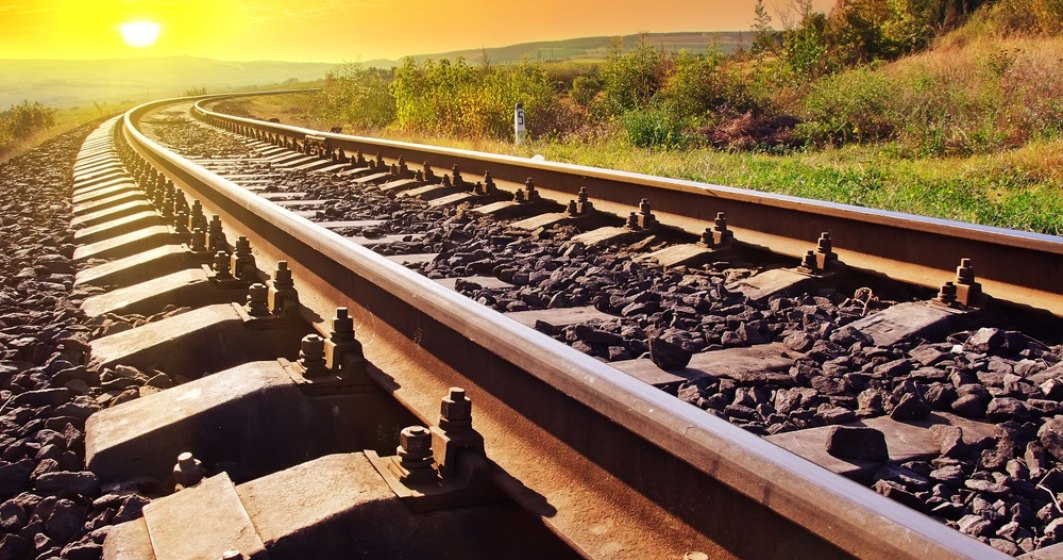 Ciolacu promite că aproape 1.000 km de cale ferată vor fi modernizați cu bani din PNRR