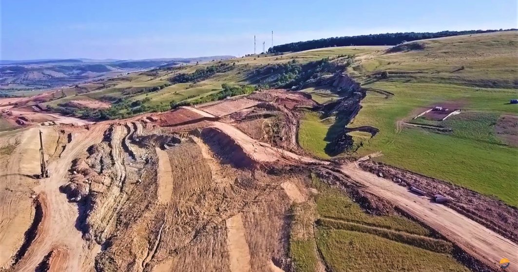 VIDEO | O alunecare de teren masivă a avut loc pe Autostrada Transilvania, între Nădășelu și Zimbor