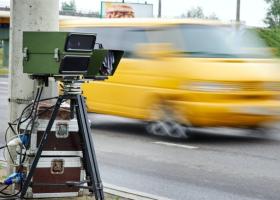 Senatul adoptă tacit legea care obligă semnalarea locației radarelor auto