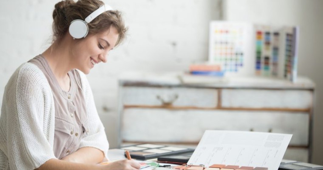 12 modalitati prin care muzica te face mai productiv la locul de munca