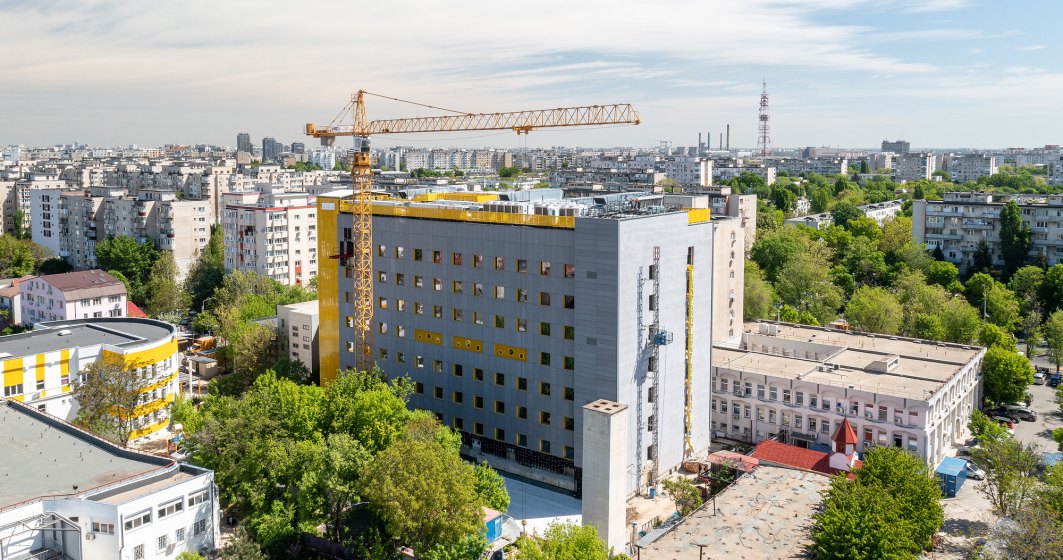 GALERIE FOTO | Aproape de final: cum arată spitalul construit din donații, din România