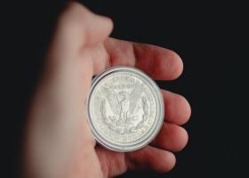 Discuții în SUA privind emiterea unei monede de un trilion de dolari pentru a...