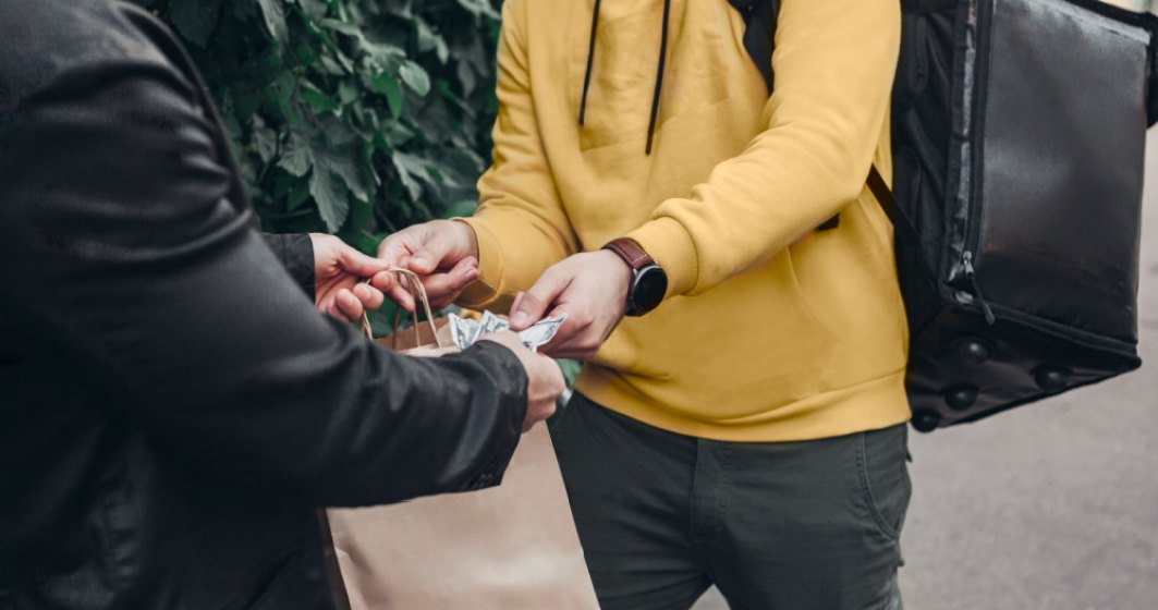 O analiză Glovo arată că românii sunt printre cei mai darnici clienți când vine vorba de bacșiș