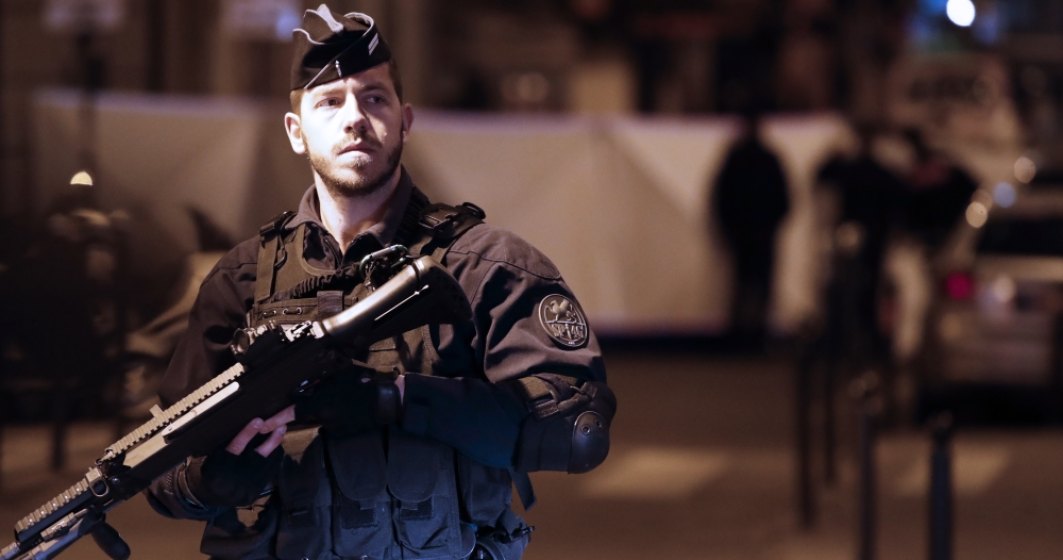 Atac cu cutitul la Paris: Parchetul antiterorist sesizat, agresorul a strigat "Allah Akbar" potrivit martorilor